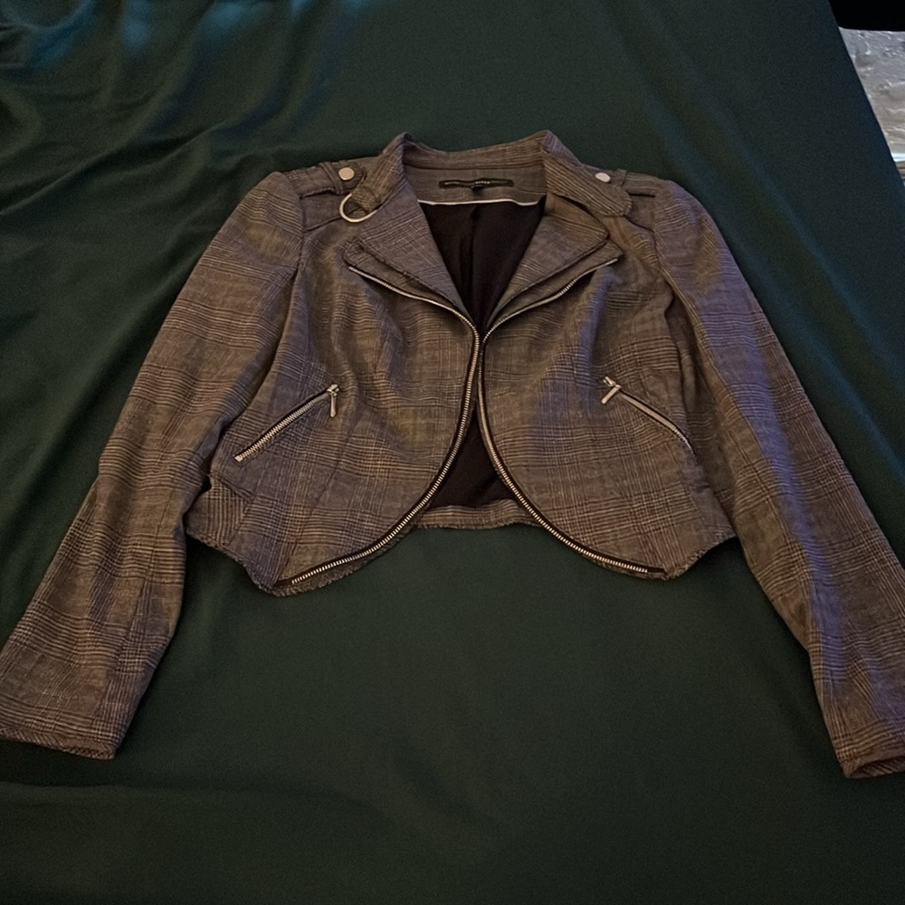 Dark grey zip up blazer/jacket. Never worn. Bought at vintage shop